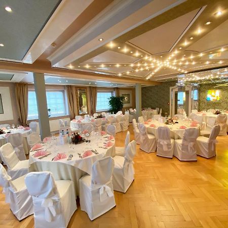 Hotel Zur Goldenen Sonne Usingen Экстерьер фото