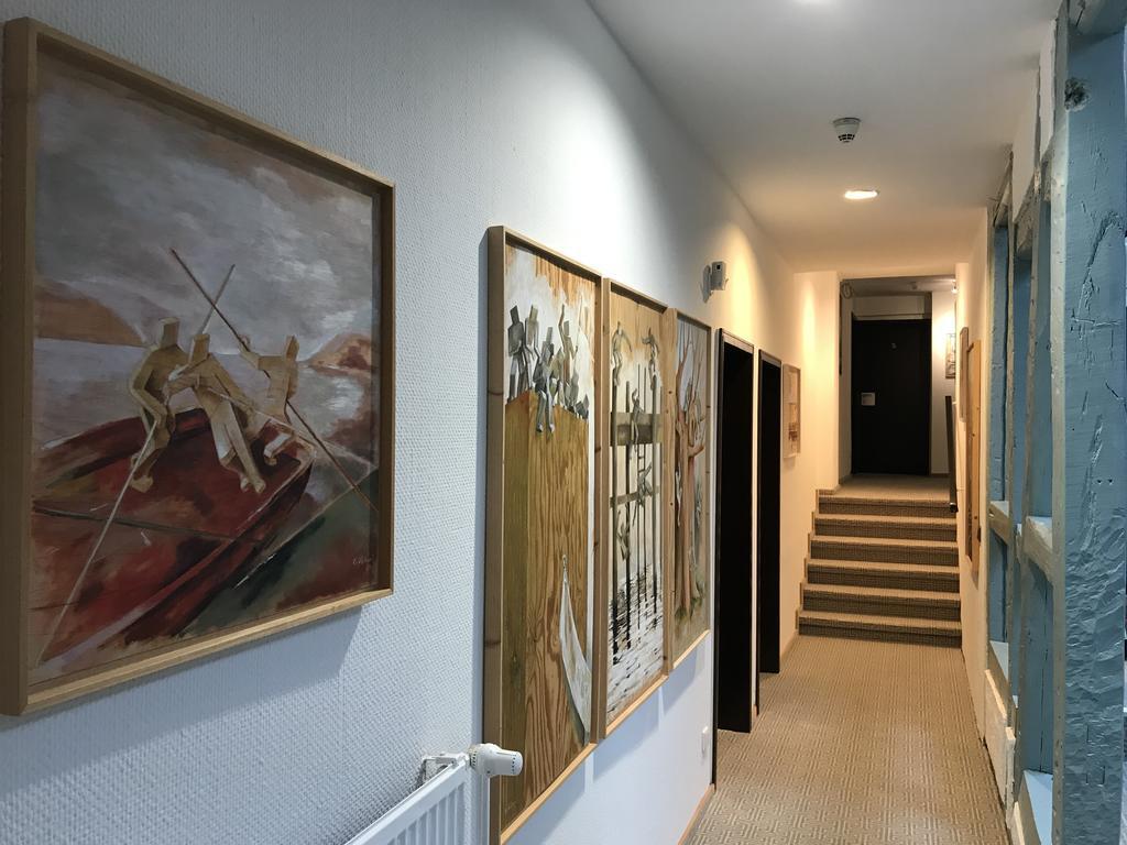 Hotel Zur Goldenen Sonne Usingen Экстерьер фото