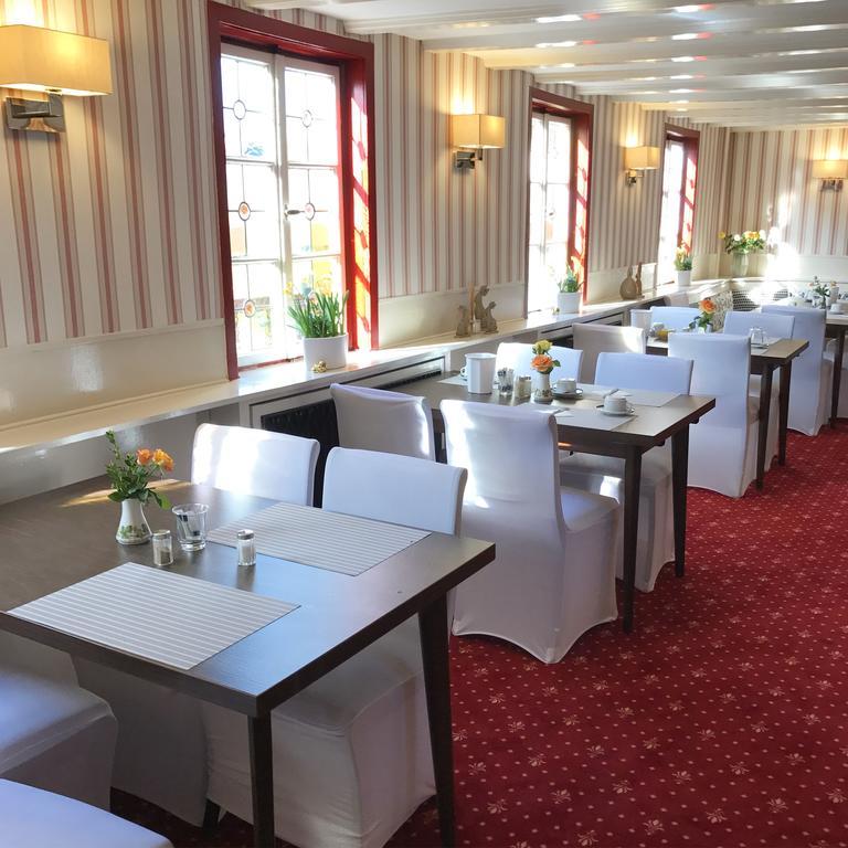 Hotel Zur Goldenen Sonne Usingen Экстерьер фото