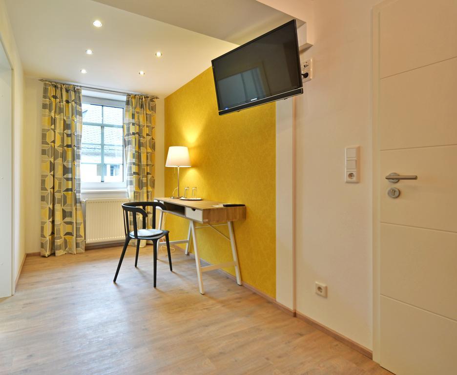 Hotel Zur Goldenen Sonne Usingen Экстерьер фото