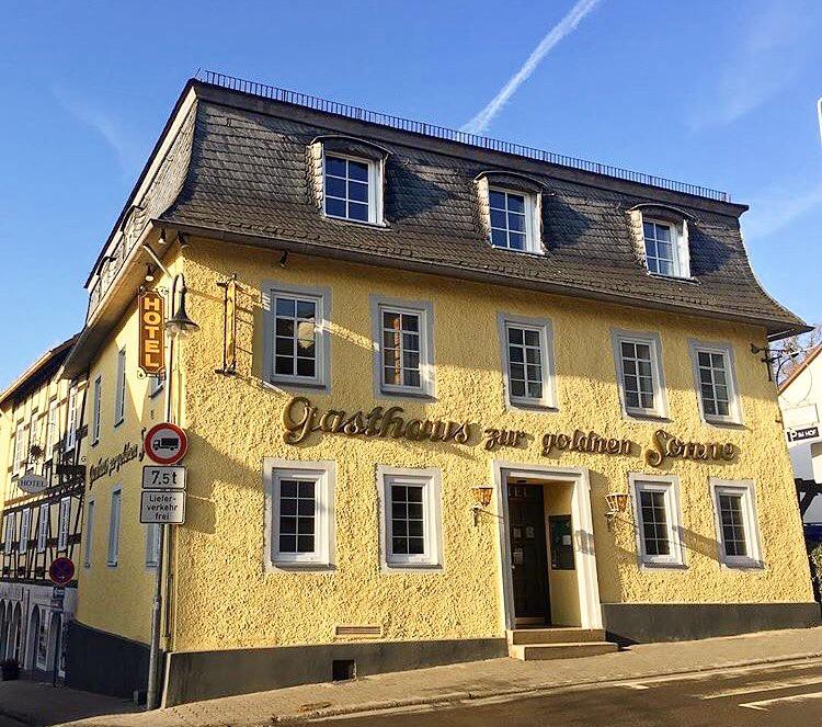 Hotel Zur Goldenen Sonne Usingen Экстерьер фото