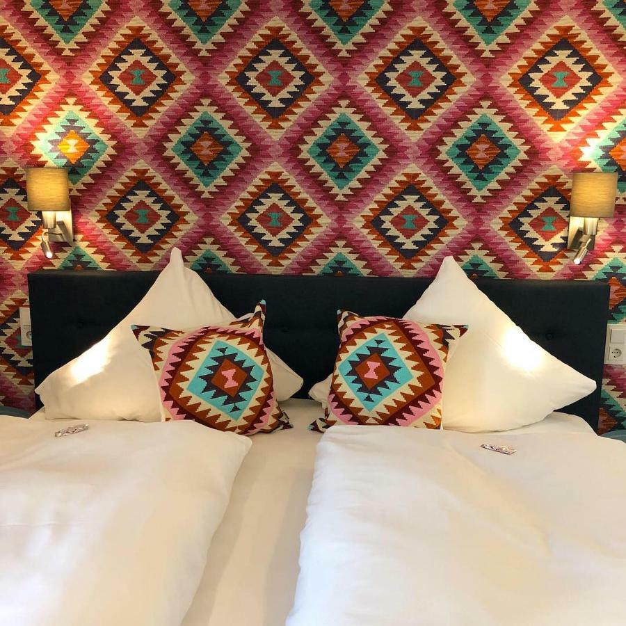 Hotel Zur Goldenen Sonne Usingen Экстерьер фото
